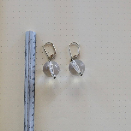 Earrings with transparent sphere used