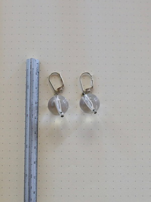 Earrings with transparent sphere used