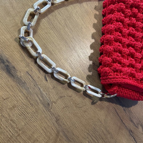 Handmade red knitted shoulder bag with mother-of-pearl chain and lining new