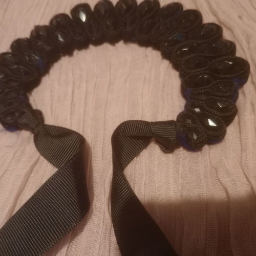Choker necklace new, black knitted with stones