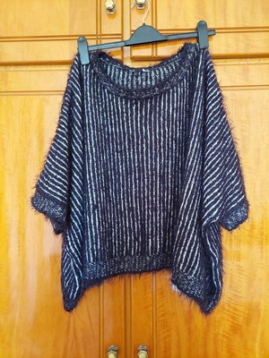 Oversized A.L.E. sweater black-white like new