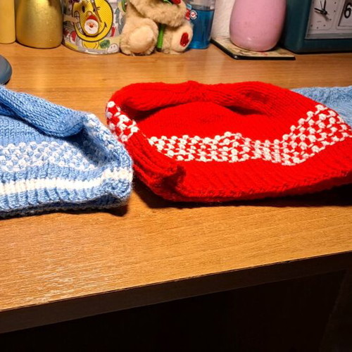 Knitted hats used, pack of 3 pieces