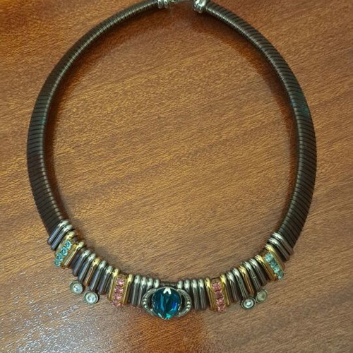Vintage women's necklace with stones like new
