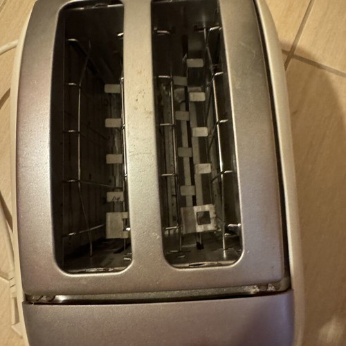 DeLonghi toaster CKT 2003, double slot, 850W, adjustable browning, defrost cancel reheat