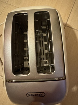 DeLonghi toaster CKT 2003, double slot, 850W, adjustable browning, defrost cancel reheat