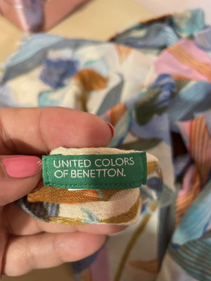 Benetton spring scarf like new, multicolored