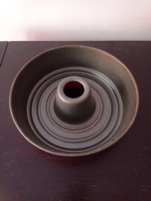 Large cake pan used, good condition