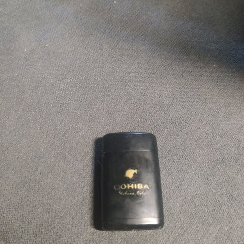 Smoking accessories like new with lighter, ashtray, humidifier and pouch