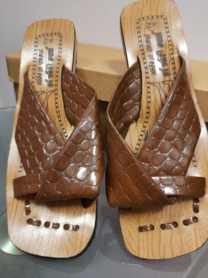 Sandals like new, comfortable model, size 42, beige brown