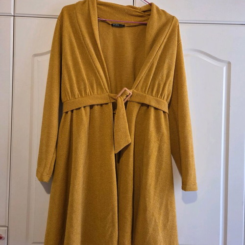 Easy wear knitted cardigan one size with belt like new, mustard