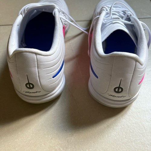 Nike football shoes new, size 41, white with studs