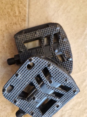 Bicycle pedals