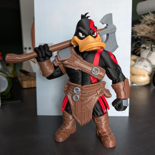 Duffy Duck Kratos figure like new, 31 cm