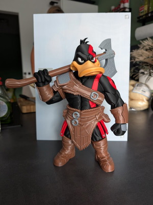 Duffy Duck Kratos figure like new, 31 cm