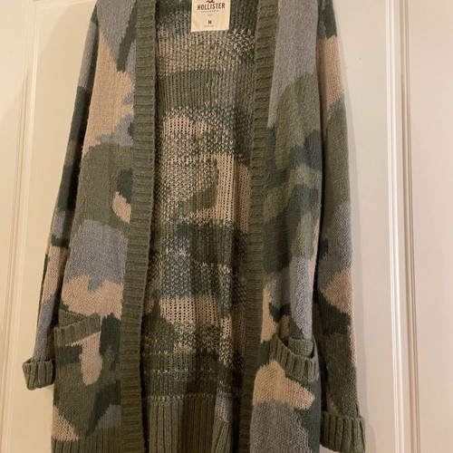 Hollister cardigan like new, size L