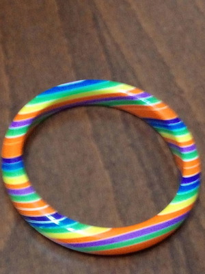 Σετ 7 μεταχειρισμένα neon rainbow βραχιόλια ρητίνης τύπου 70s