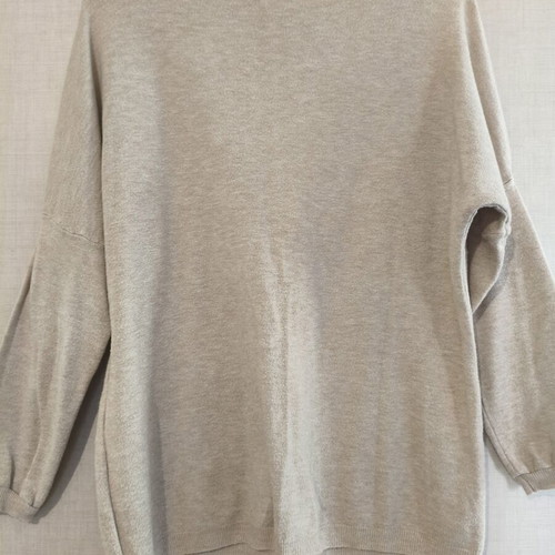 Women's beige knitted sweater with pearls size M like new