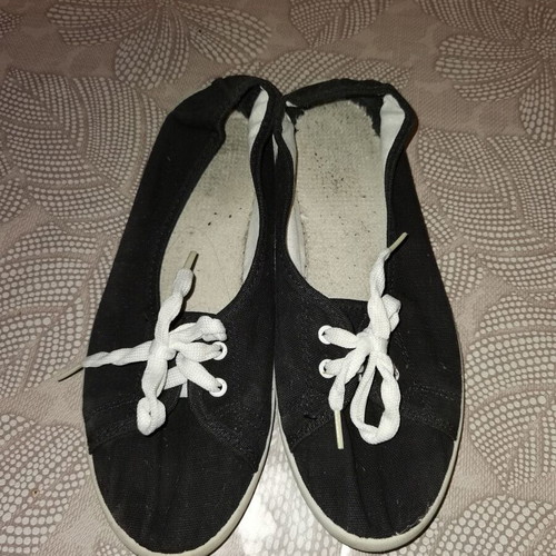 Black sneakers with white laces used, size 39