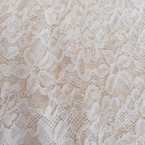 Elastic Chantilly lace new, cream with intricate flowers 5.15m