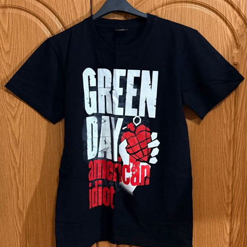 Green Day T-Shirt like new, American Idiot album cover, black, size S
