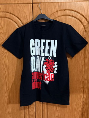 Green Day T-Shirt like new, American Idiot album cover, black, size S