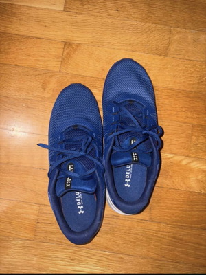 Under Armour athletic shoes like new, size 44.5, blue