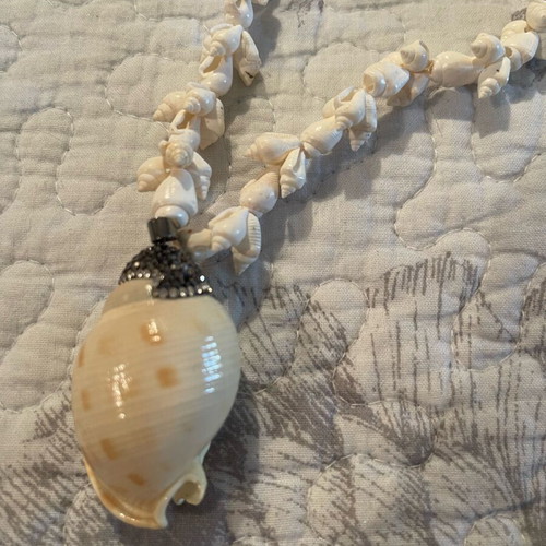 Shell long necklace new, white and beige