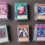 Yu-Gi-Oh! 500 κάρτες bulk σαν καινούργιο, περισσότερες από Age of Overlord, χωρίς holo