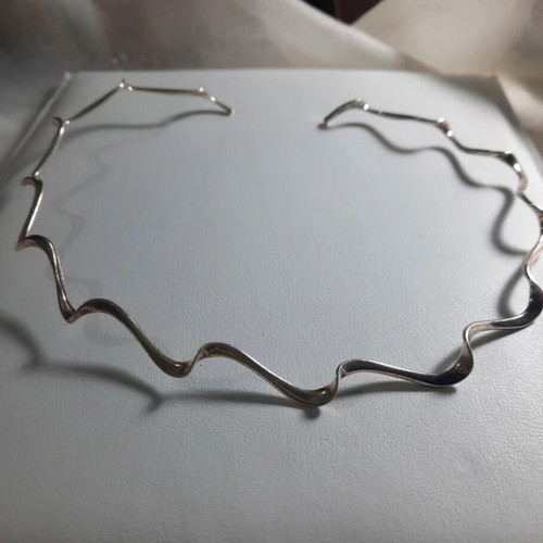 Silver necklace zig zag shaped like new
