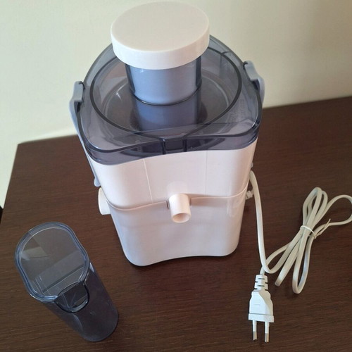 Avec juicer new with 2 speeds and stainless steel filter