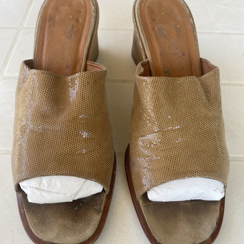 Mule shoes used beige with gold details, comfortable heel