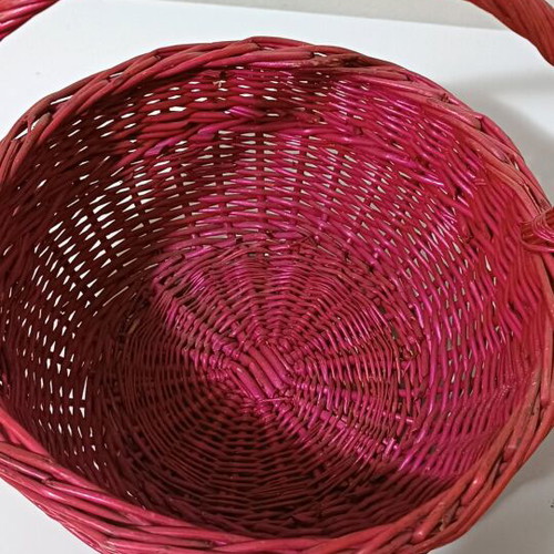 Red wicker basket like new, 23 cm diameter, 25 cm height