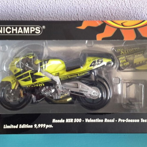 Minichamps Valentino Rossi GP500-2001 Honda 1:12 model bike