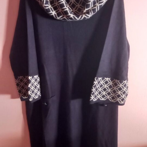 Knitted dress 3XL used with loose collar and beige patterns