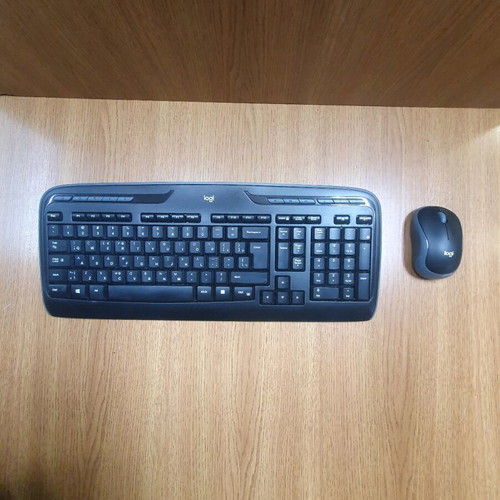Logitech MK295 Silent wireless keyboard and mouse set like new