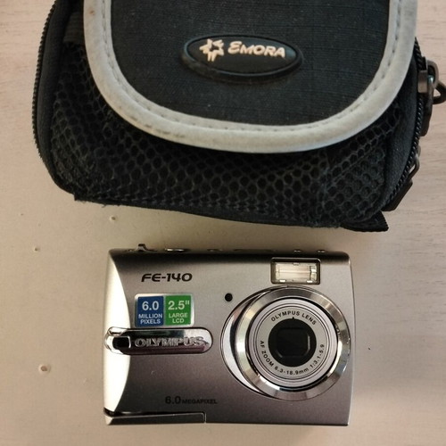 Olympus FE-140 vintage digicam 6.0 Megapixel used with case