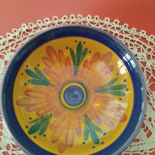 Set of 2 hand-painted ceramic bowls like new