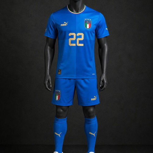 Italy 22 Zaniolo football jersey and shorts, size L