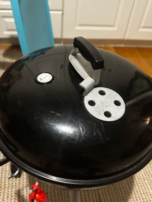 Children's charcoal grill toy with sound and light like new