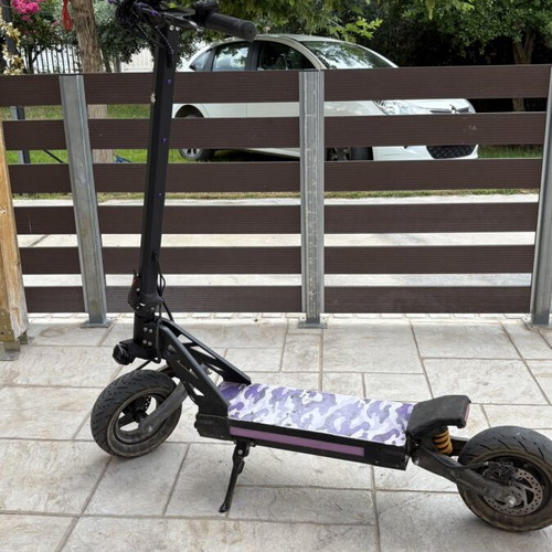 Electric Scooter used with 11-inch wheels and tubeless tires
