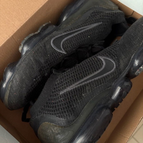 Nike Vapormax athletic shoes like new, size 44.5, black