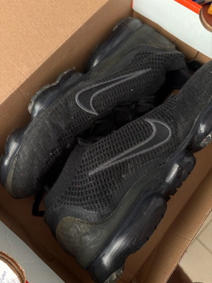 Nike Vapormax αθλητικά σαν καινούργιο, μέγεθος 44.5, μαύρο