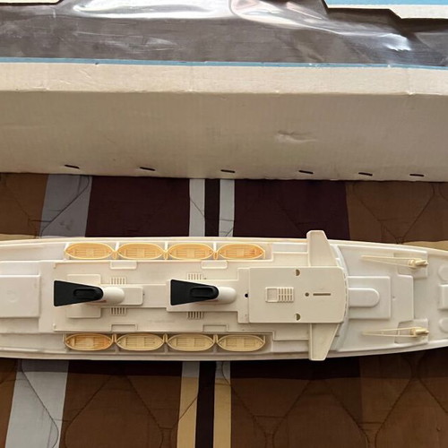 Caravel Toys cruise ship like new, in original box