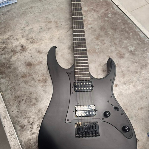 Ibanez GRG131 Black electric guitar like new, ideal for beginners
