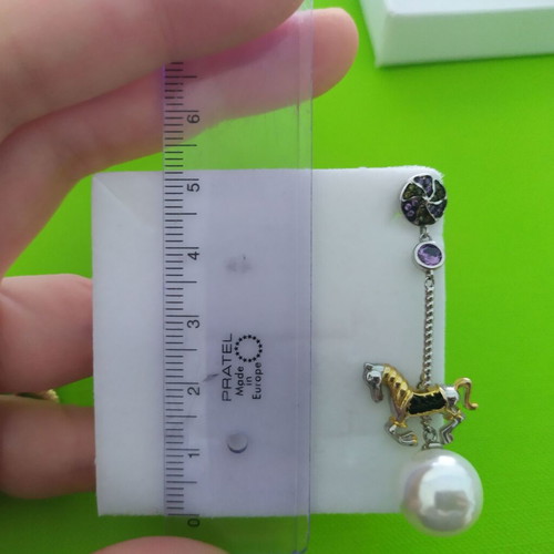 Carrousel earrings used with fake pearl
