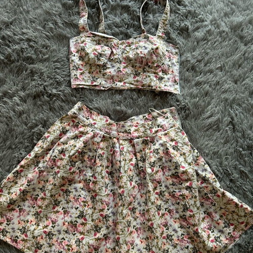 Floral set Bershka like new, multicolor skirt and blouse
