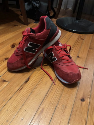 New Balance 574 sneakers used, burgundy color, size 40