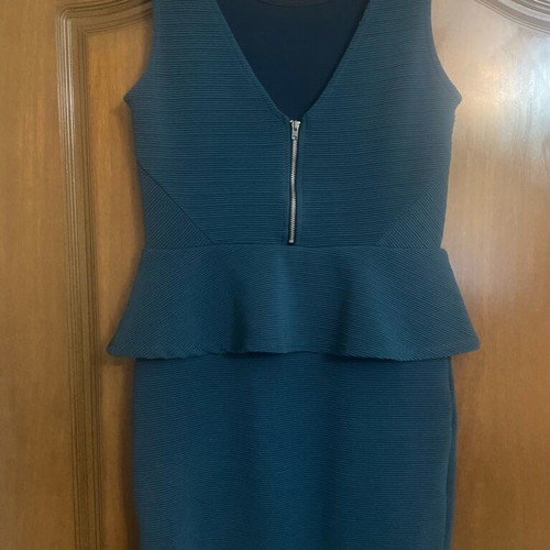 H&M dress with back zipper like new, size M