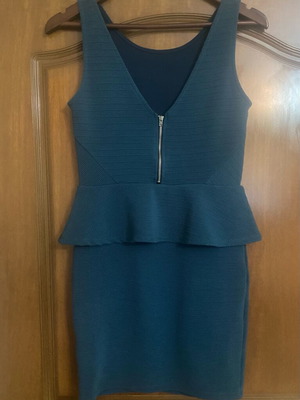 H&M dress with back zipper like new, size M