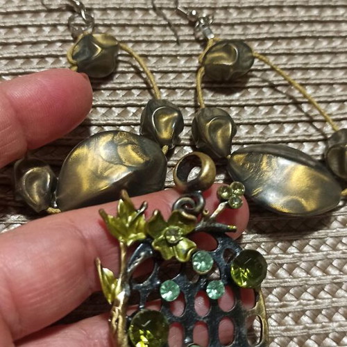Earrings and pendant like new in green shade handmade